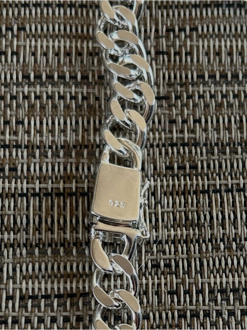 24 inches Silver heavy duty Cuban link Chain Necklace - Picture 4 of 4